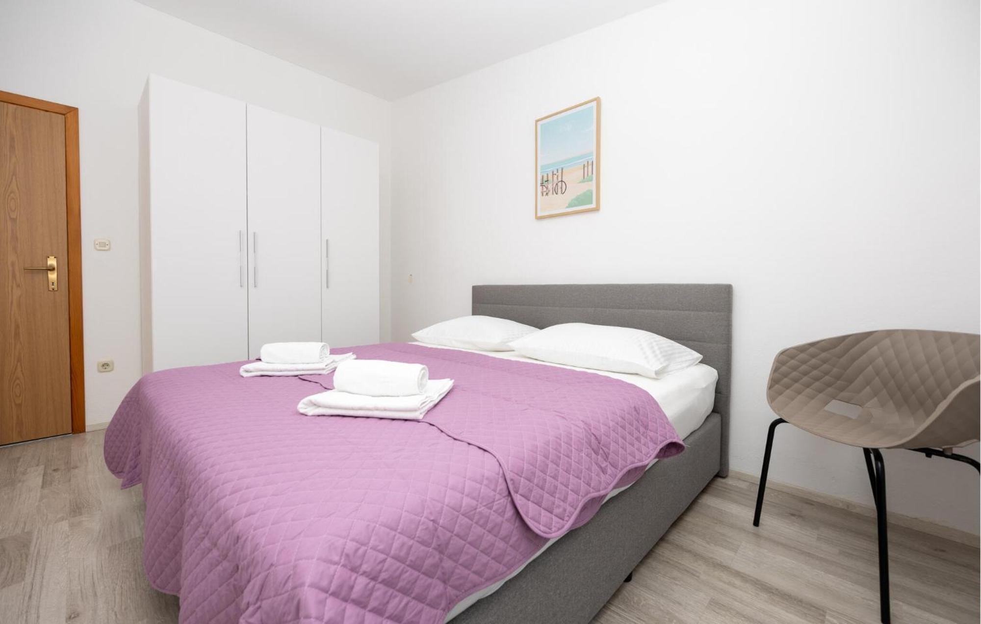 Stunning Apartment In Makarska Esterno foto