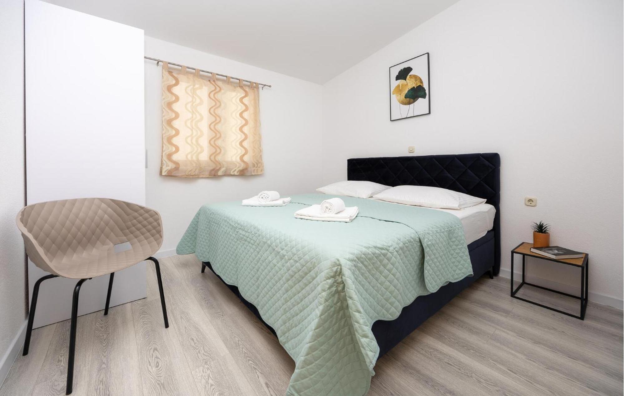 Stunning Apartment In Makarska Esterno foto