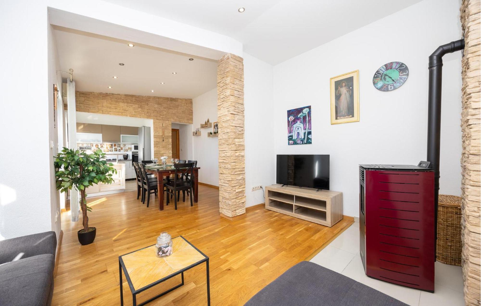 Stunning Apartment In Makarska Esterno foto