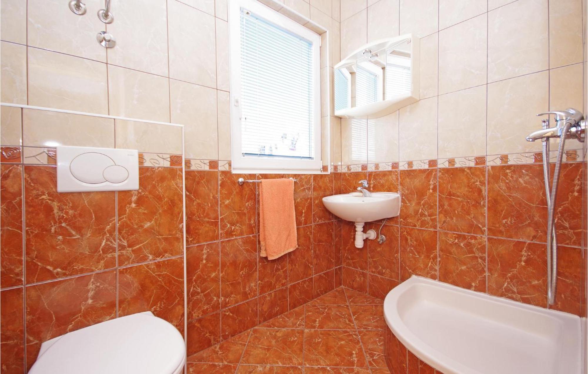 Stunning Apartment In Makarska Esterno foto