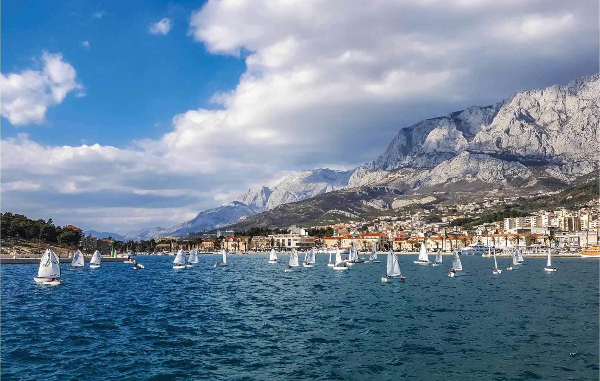 Stunning Apartment In Makarska Esterno foto
